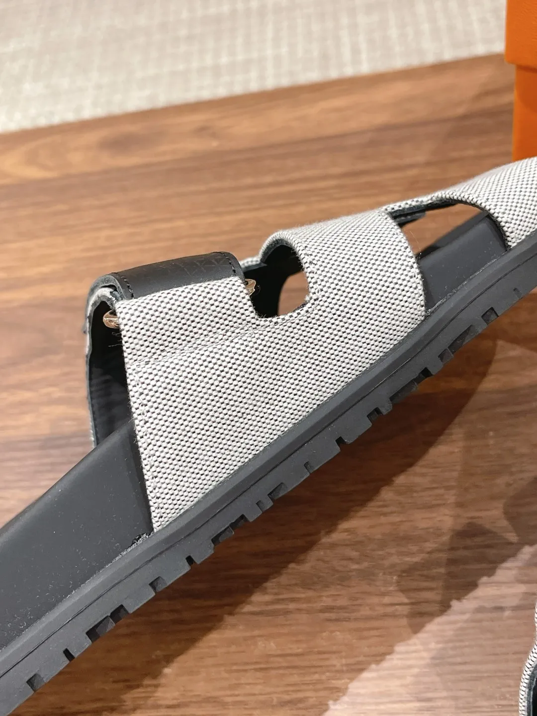 💕💕Factory direct selling price p480💕💕 𝐇𝐞𝐫𝐦𝐞𝐬 Hermès second uncle slippers, must be crazy to call🙆 The classic + 2025 new color matching is also so beautiful. The contrasting splicing of different colors and materials can easily create a fashionable look Size: 35-45